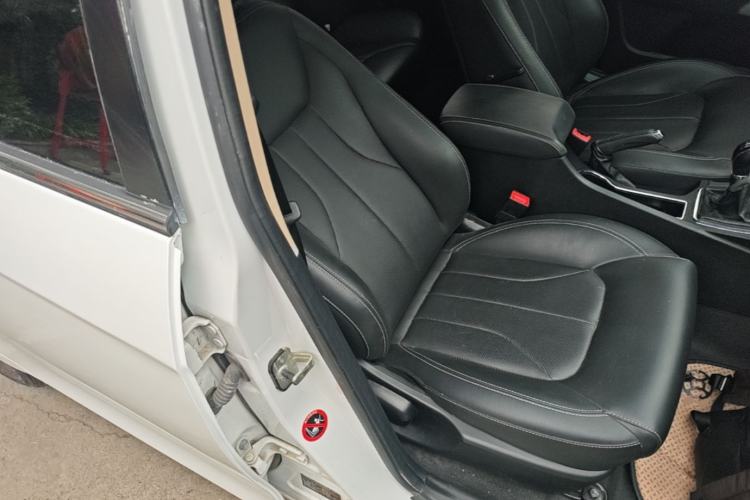 Used Geely Auto Emgrand 2017 Sedan Million Edition 1.5L Manual Upward Connect Version Right Front Seat
