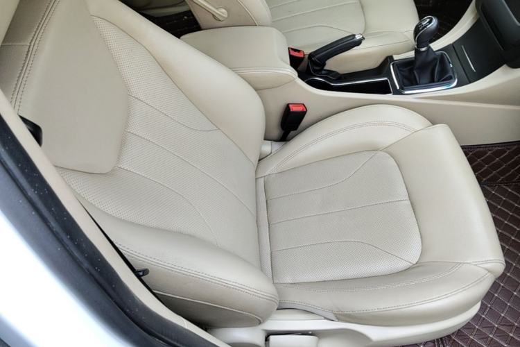 Used Geely Auto Emgrand 2017 Sedan Million Edition 1.5L Manual Luxury Model Right Front Seat