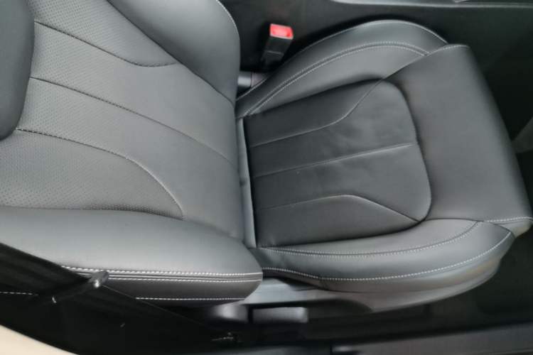 Used Geely Auto Emgrand 2017 Sedan Million Edition 1.5L CVT Upward Version Right Front Seat