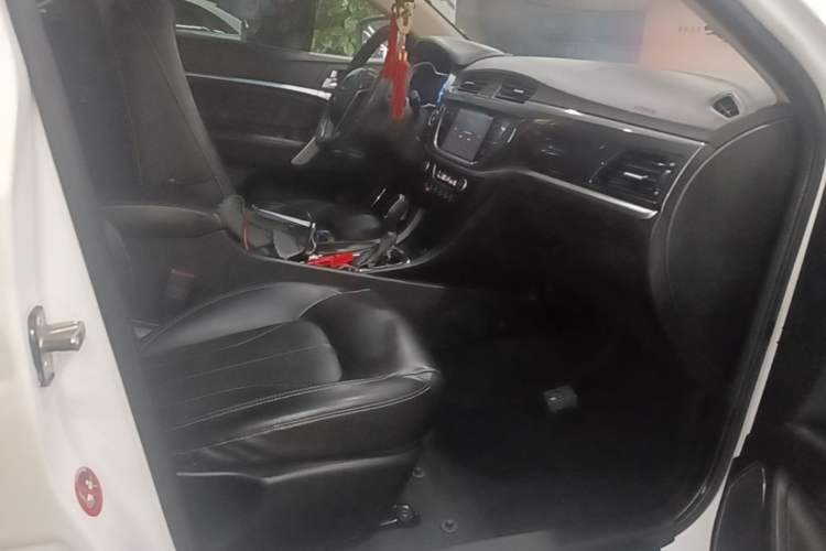 Used Geely Auto Emgrand 2017 Sedan Million Edition 1.5L CVT Upward Version Right Front Seat