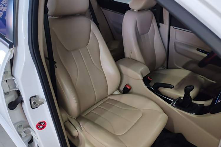 Used Geely Auto Emgrand 2017 Sedan Million Edition 1.5L Manual Luxury Model Right Front Seat