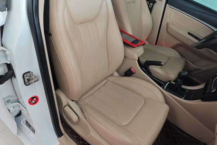 Used Geely Auto Emgrand 2017 Sedan Million Edition 1.5L Manual Luxury Model Right Front Seat