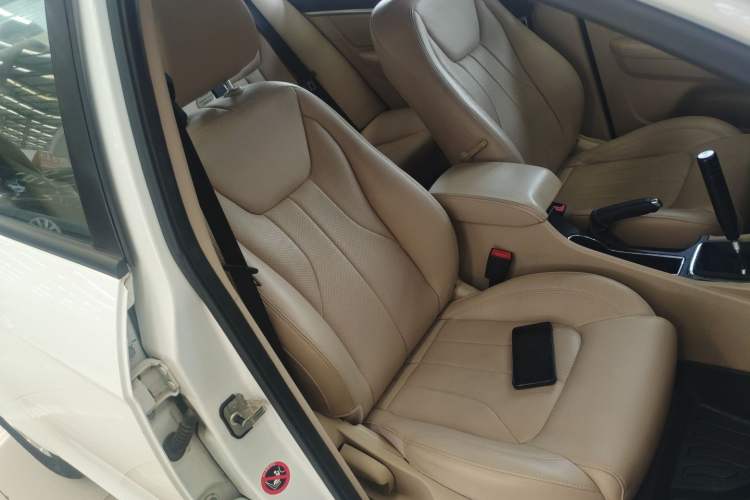 Used Geely Auto Emgrand 2017 Sedan Million Edition 1.5L Manual Luxury Model Right Front Seat