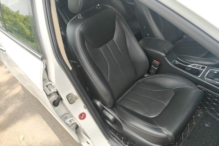 Used Geely Auto Emgrand 2017 Sedan Million Edition 1.5L CVT Upward Version Right Front Seat