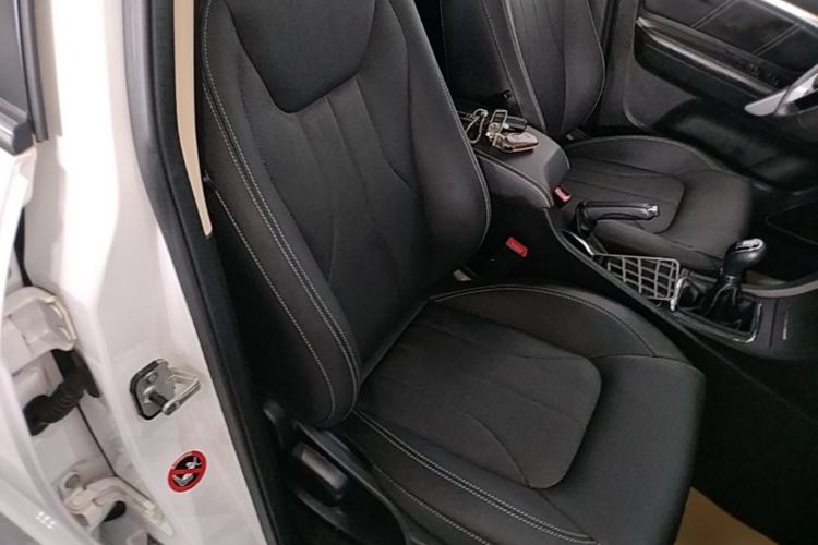 Used Geely Auto Emgrand 2017 Sedan Million Edition 1.5L Manual Upward Connect Version Right Front Seat