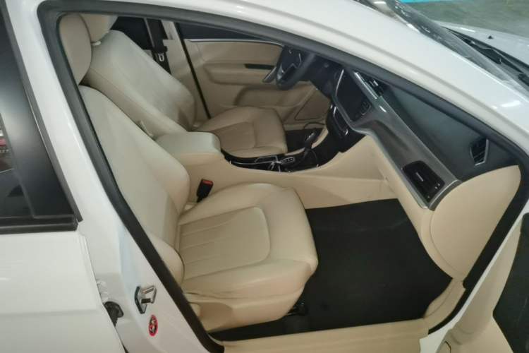 Used Geely Auto Emgrand 2017 Sedan Million Edition 1.5L CVT Luxury Model Right Front Seat