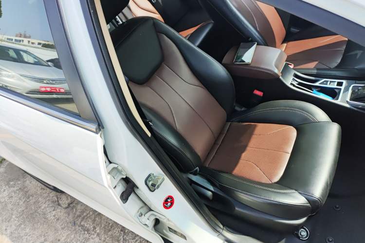 Used Geely Auto Emgrand 2017 Hatchback RS Million Edition 1.5L CVT Upward Version Right Front Seat