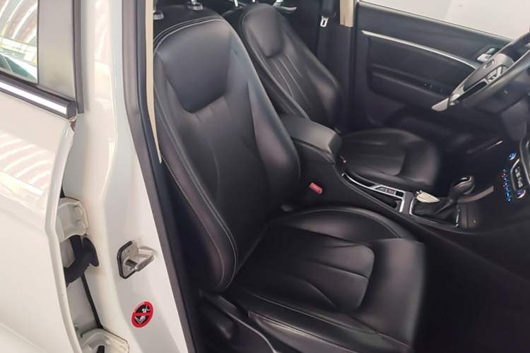 Used Geely Auto Emgrand 2017 Sedan Million Edition 1.5L CVT Upward Version Right Front Seat
