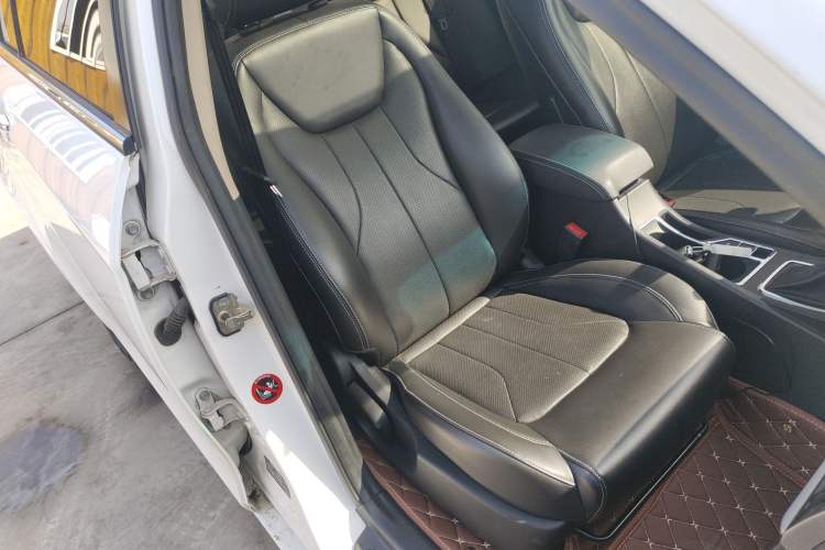 Used Geely Auto Emgrand 2017 Sedan Million Edition 1.5L CVT Upward Connectivity Version Right Front Seat