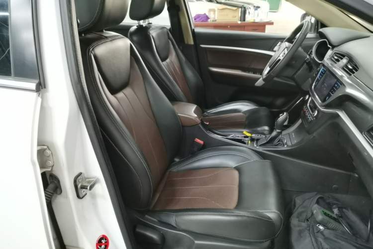Used Geely Auto Emgrand 2017 Hatchback RS Million Edition 1.5L CVT Upward Version Right Front Seat