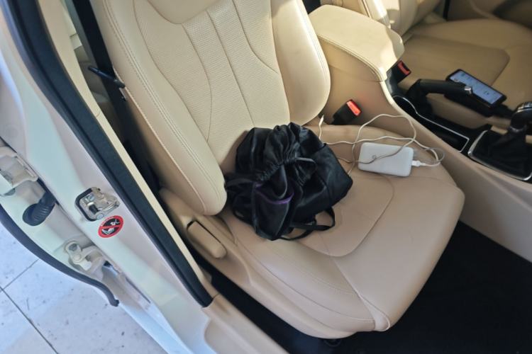 Used Geely Auto Emgrand 2017 Sedan Million Edition 1.5L Manual Luxury Model Right Front Seat