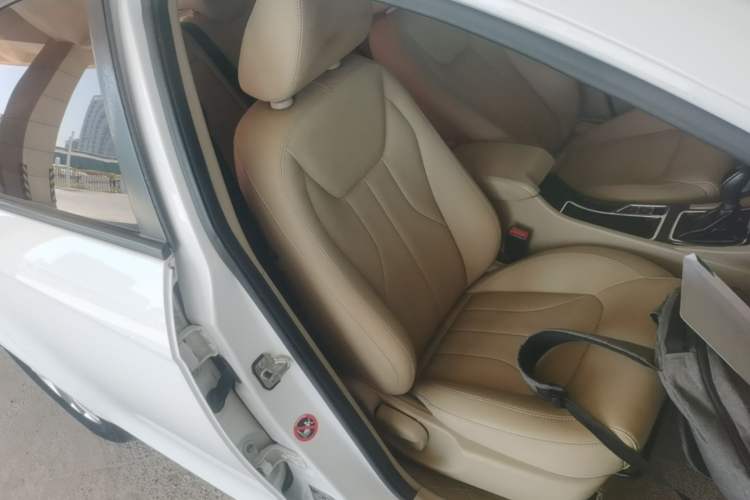 Used Geely Auto Emgrand 2017 Sedan Million Edition 1.5L CVT Luxury Model Right Front Seat