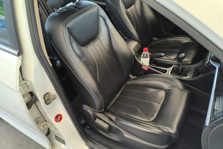 Used Geely Auto Emgrand 2017 Sedan Million Edition 1.5L Manual - Upward Version Right Front Seat