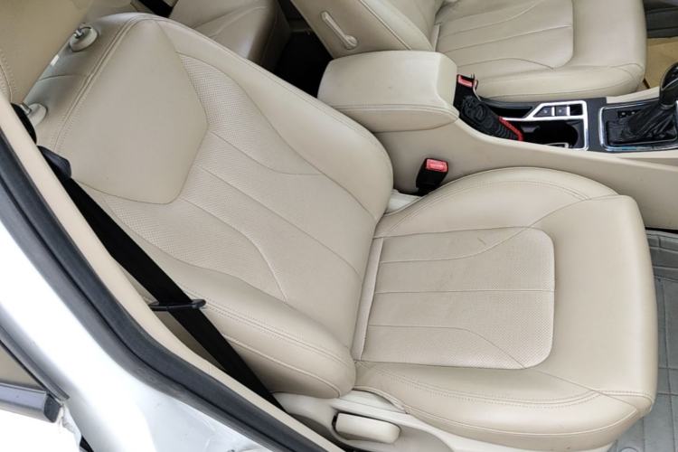 Used Geely Auto Emgrand 2017 Sedan Million Edition 1.5L CVT Luxury Model Right Front Seat