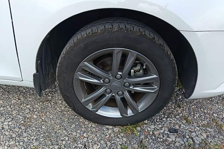 Used Geely Auto Emgrand 2017 Sedan Million Edition 1.5L CVT Upward Version Right Front Wheel Hub