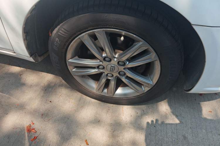 Used Geely Auto Emgrand 2017 Sedan Million Edition 1.5L Manual - Upward Version Right Front Wheel Hub