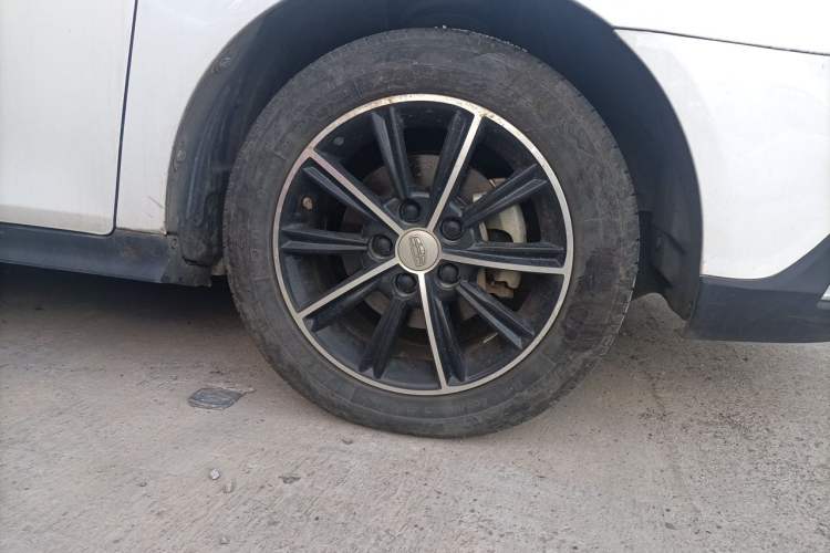 Used Geely Auto Emgrand 2017 Hatchback RS Million Edition 1.5L CVT Upward Version Right Front Wheel Hub