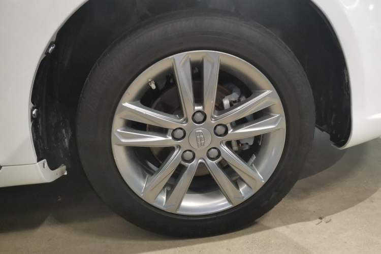 Used Geely Auto Emgrand 2017 Sedan Million Edition 1.5L CVT Upward Connectivity Version Right Front Wheel Hub