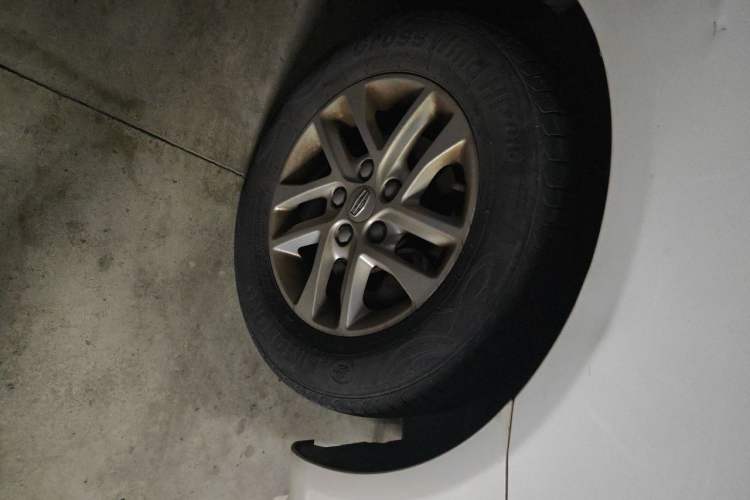 Used Geely Auto Emgrand 2017 Sedan Million Edition 1.5L Manual Luxury Model Right Front Wheel Hub