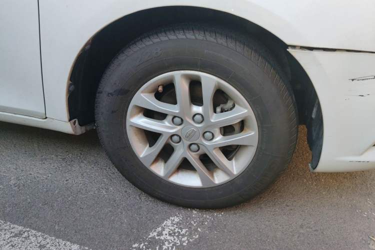 Used Geely Auto Emgrand 2017 Sedan Million Edition 1.5L CVT Luxury Model Right Front Wheel Hub