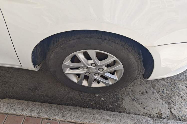 Used Geely Auto Emgrand 2017 Sedan Million Edition 1.5L Manual Luxury Model Right Front Wheel Hub