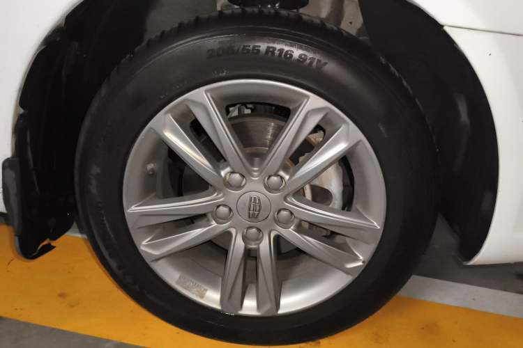 Used Geely Auto Emgrand 2017 Sedan Million Edition 1.5L CVT Upward Connectivity Version Right Front Wheel Hub
