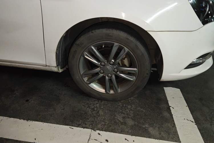 Used Geely Auto Emgrand 2017 Sedan Million Edition 1.5L CVT Upward Version Right Front Wheel Hub