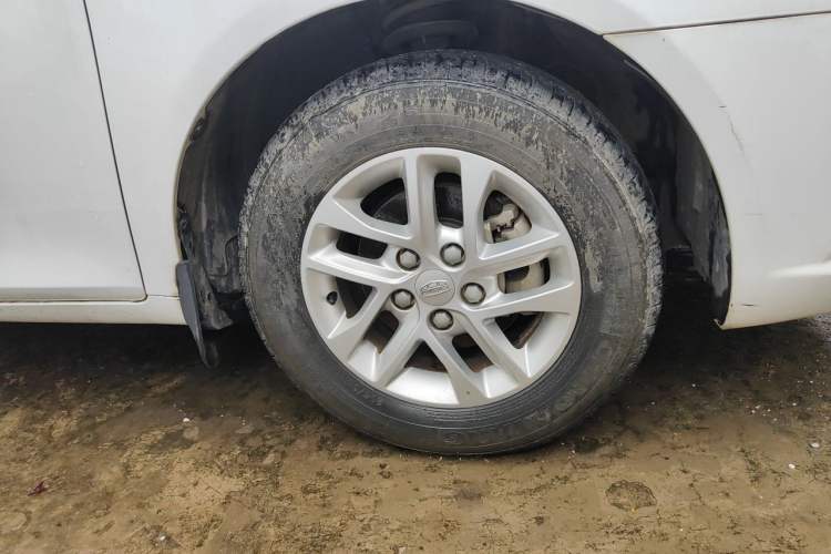 Used Geely Auto Emgrand 2017 Sedan Million Edition 1.5L Manual Luxury Model Right Front Wheel Hub