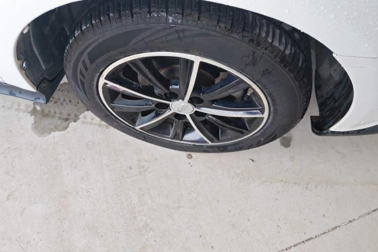 Used Geely Auto Emgrand 2017 Hatchback RS Million Edition 1.5L CVT Upward Version Right Front Wheel Hub