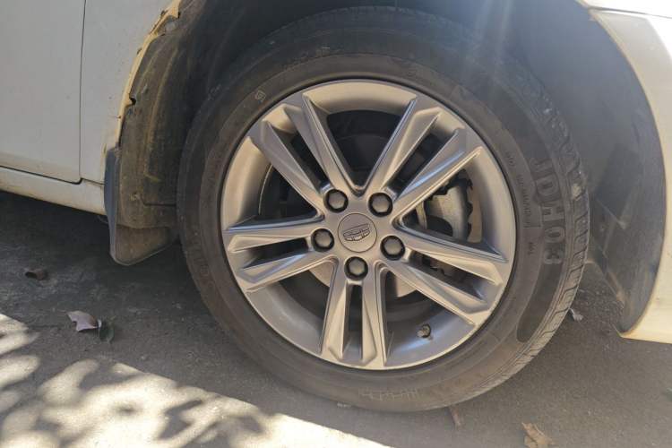 Used Geely Auto Emgrand 2017 Sedan Million Edition 1.5L CVT Upward Version Right Front Wheel Hub