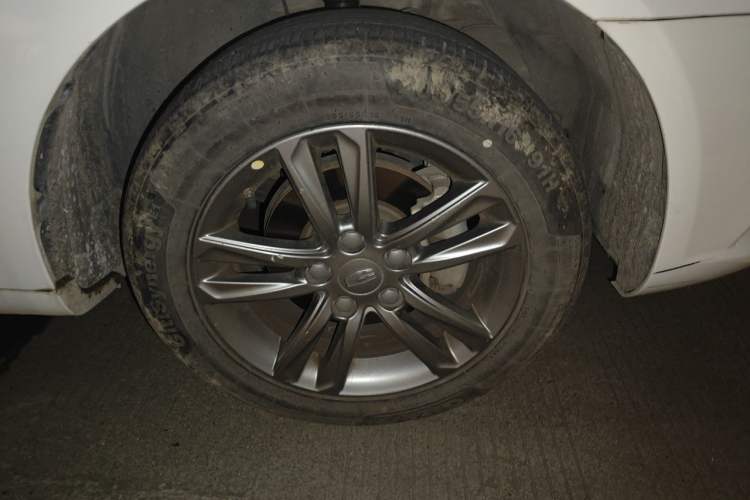 Used Geely Auto Emgrand 2017 Sedan Million Edition 1.5L Manual - Upward Version Right Front Wheel Hub