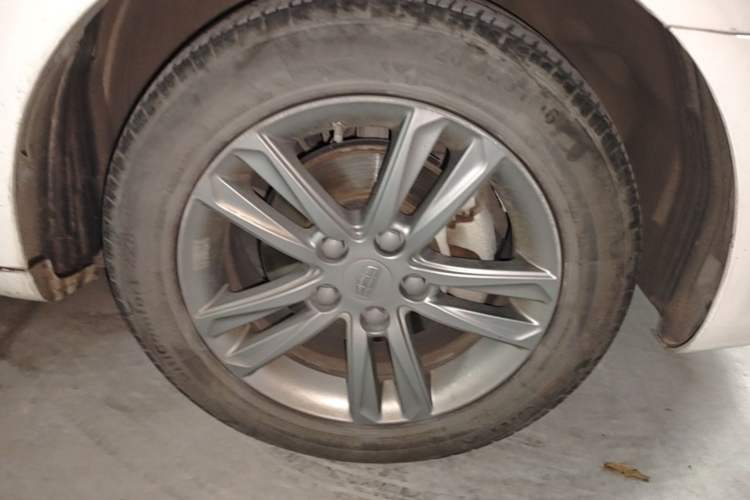 Used Geely Auto Emgrand 2017 Sedan Million Edition 1.5L CVT Upward Version Right Front Wheel Hub