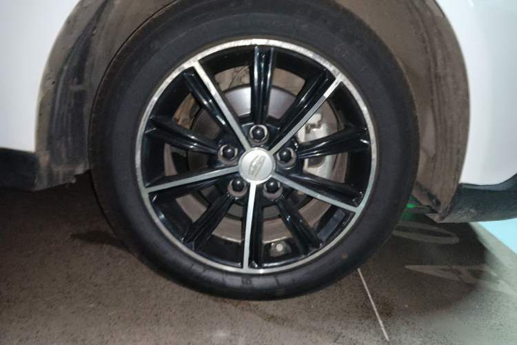 Used Geely Auto Emgrand 2017 Hatchback RS Million Edition 1.5L CVT Upward Version Right Front Wheel Hub
