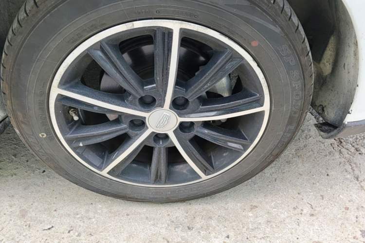 Used Geely Auto Emgrand 2017 Hatchback RS Million Edition 1.5L CVT Upward Version Right Front Wheel Hub