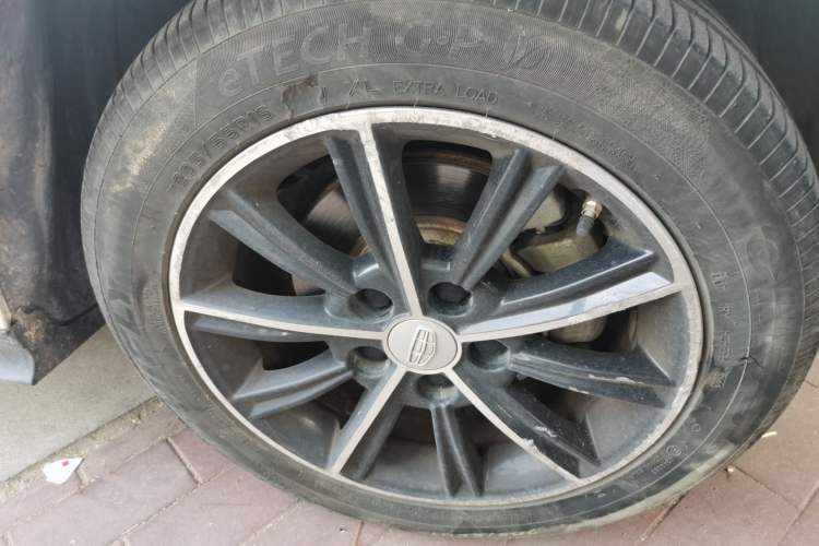 Used Geely Auto Emgrand 2017 Hatchback RS Million Edition 1.5L Manual Upward Version Right Front Wheel Hub