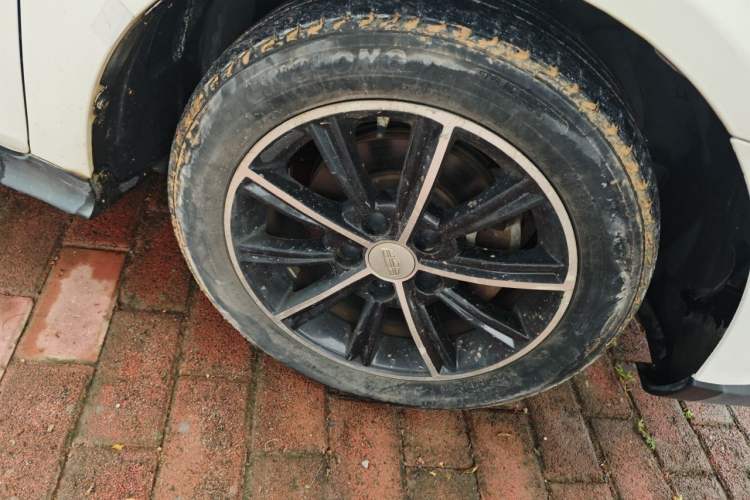 Used Geely Auto Emgrand 2017 Hatchback RS Million Edition 1.5L CVT Upward Version Right Front Wheel Hub