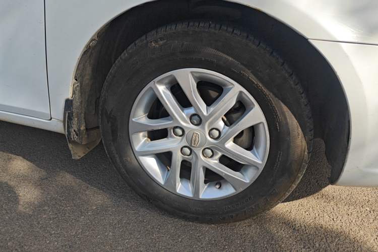 Used Geely Auto Emgrand 2017 Sedan Million Edition 1.5L Manual Luxury Model Right Front Wheel Hub