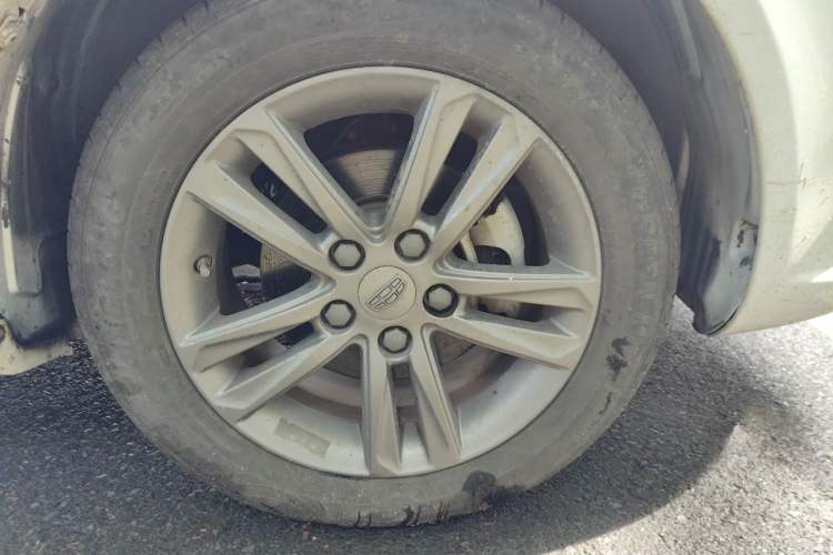 Used Geely Auto Emgrand 2017 Sedan Million Edition 1.5L CVT Upward Version Right Front Wheel Hub