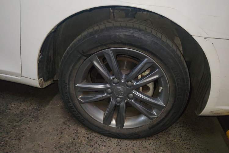 Used Geely Auto Emgrand 2017 Sedan Million Edition 1.5L CVT Upward Version Right Front Wheel Hub