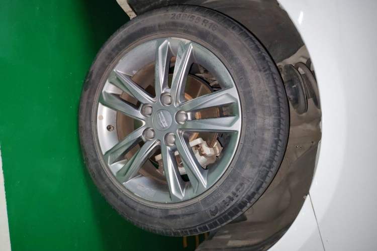 Used Geely Auto Emgrand 2017 Sedan Million Edition 1.5L CVT Upward Connectivity Version Right Front Wheel Hub