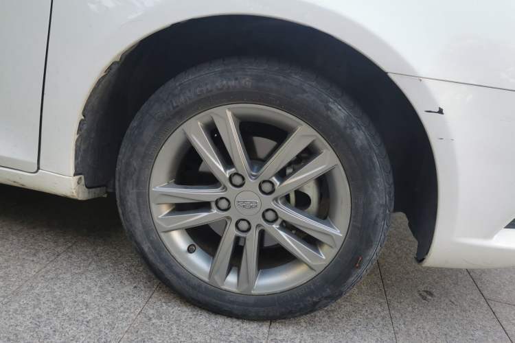 Used Geely Auto Emgrand 2017 Sedan Million Edition 1.5L CVT Upward Version Right Front Wheel Hub