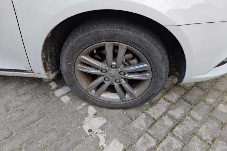 Used Geely Auto Emgrand 2017 Sedan Million Edition 1.5L Manual Upward Connect Version Right Front Wheel Hub
