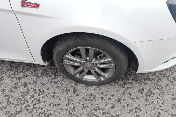 Used Geely Auto Emgrand 2017 Sedan Million Edition 1.5L CVT Upward Connectivity Version Right Front Wheel Hub