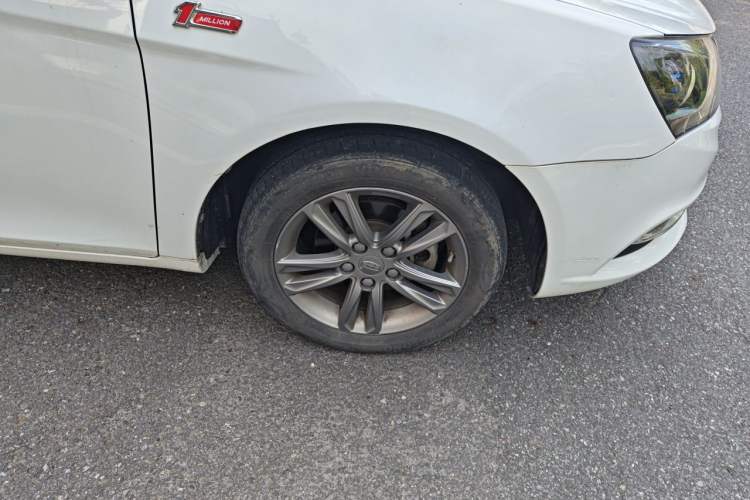 Used Geely Auto Emgrand 2017 Sedan Million Edition 1.5L Manual - Upward Version Right Front Wheel Hub