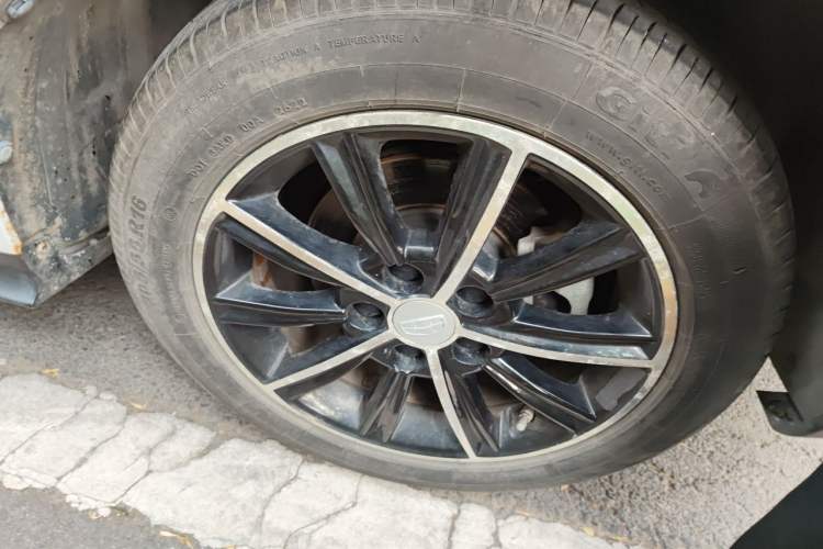 Used Geely Auto Emgrand 2017 Hatchback RS Million Edition 1.5L CVT Upward Version Right Front Wheel Hub
