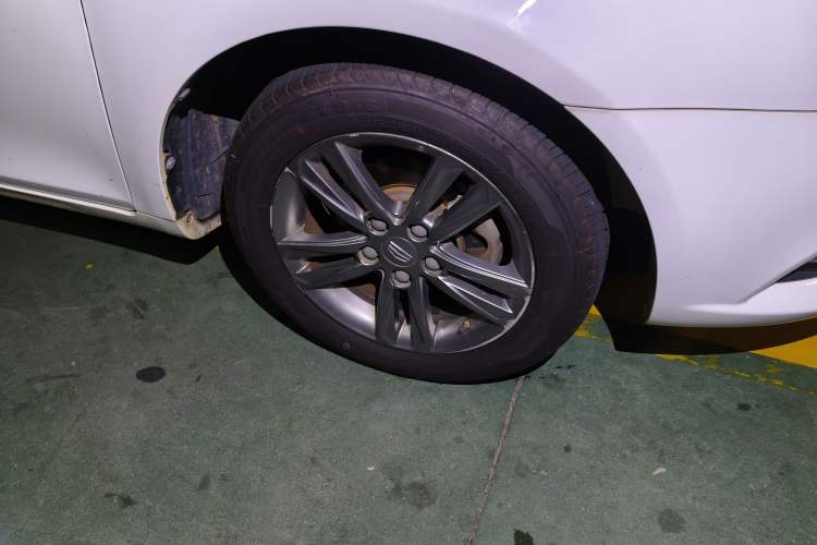 Used Geely Auto Emgrand 2017 Sedan Million Edition 1.5L CVT Upward Version Right Front Wheel Hub