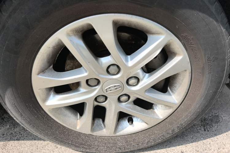 Used Geely Auto Emgrand 2017 Sedan Million Edition 1.5L Manual Luxury Model Right Front Wheel Hub