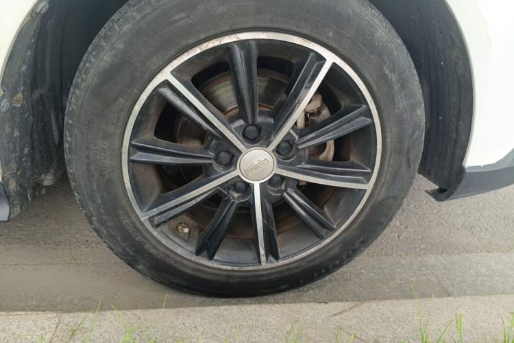 Used Geely Auto Emgrand 2017 Hatchback RS Million Edition 1.5L CVT Upward Version Right Front Wheel Hub