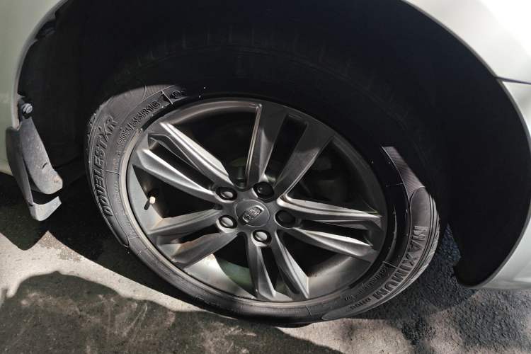 Used Geely Auto Emgrand 2017 Sedan Million Edition 1.5L Manual - Upward Version Right Front Wheel Hub