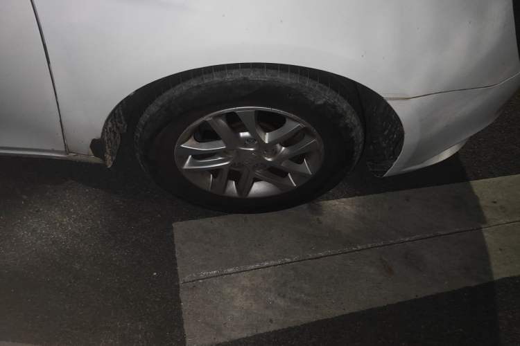 Used Geely Auto Emgrand 2017 Sedan Million Edition 1.5L Manual Luxury Model Right Front Wheel Hub